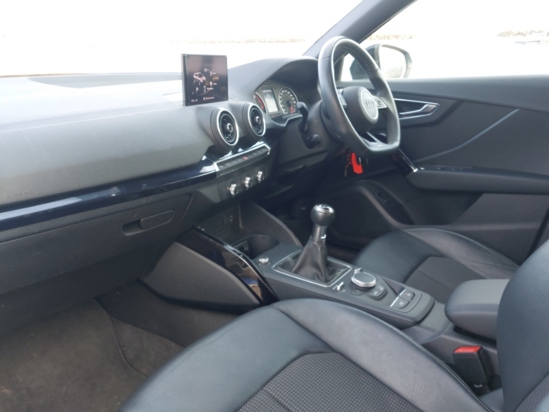 Audi Q2 35 Tfsi Black Edition Blue #5