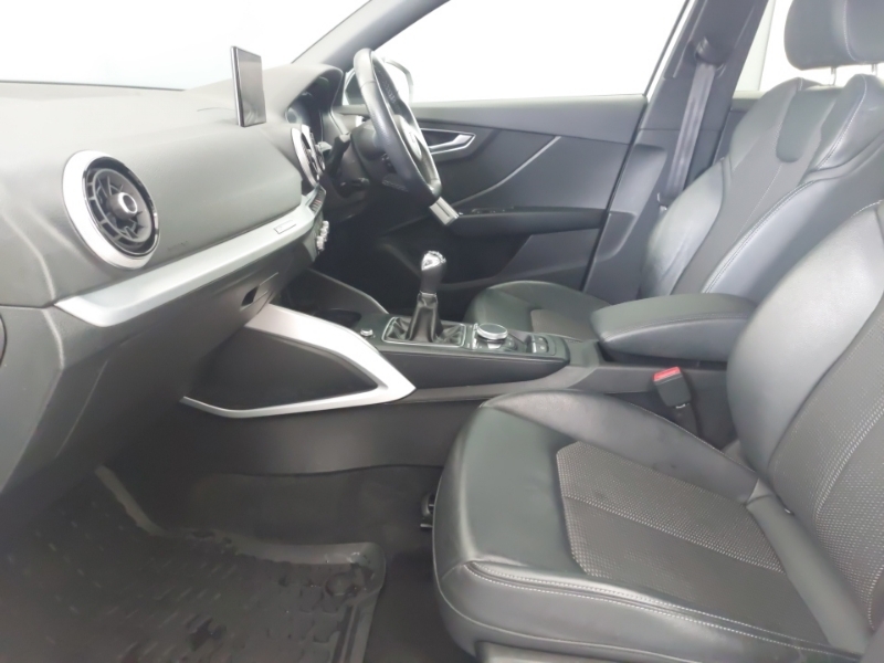 Audi Q2 35 Tfsi Black Edition White #5