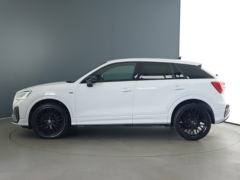 Audi Q2 35 Tfsi Black Edition White #4