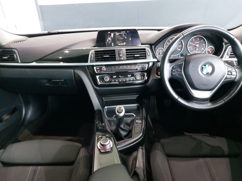 BMW 3 Series Estate 2.0 Black #3