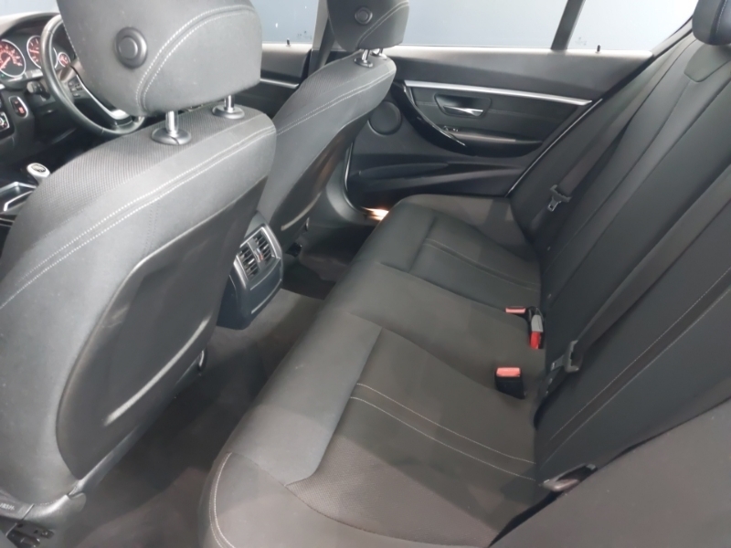 BMW 3 Series Estate 2.0 Black #6