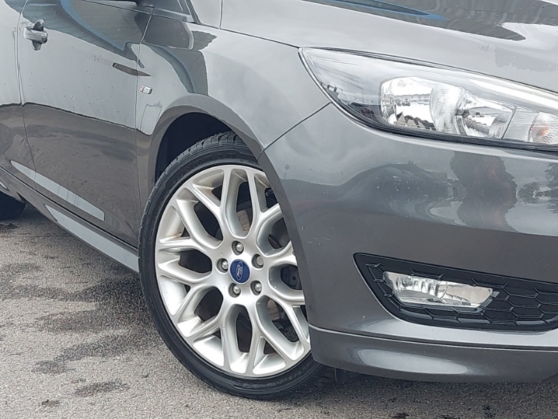 Ford Focus 1.0T Ecoboost Titanium Euro 6 Ss Black #18