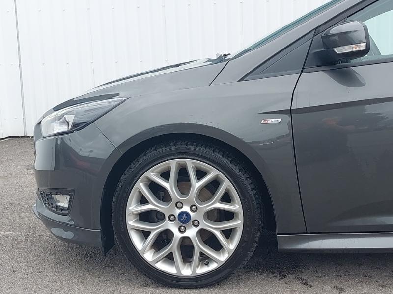Ford Focus 1.0T Ecoboost Titanium Euro 6 Ss Black #17