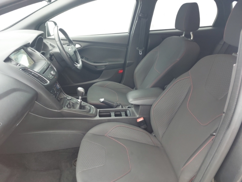 Ford Focus 1.0T Ecoboost Titanium Euro 6 Ss Black #5