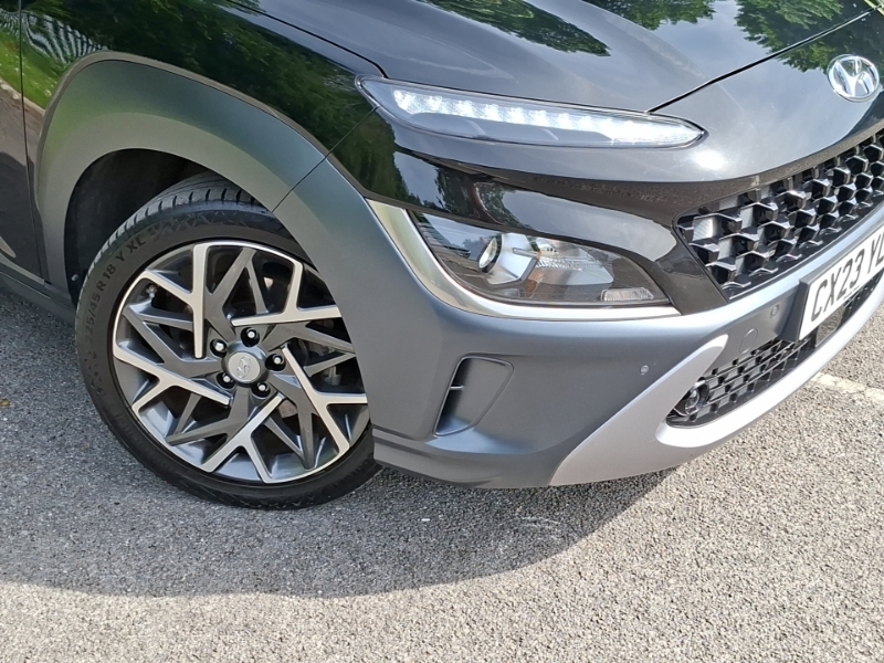 Hyundai Kona Premium White #20