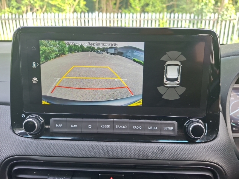 Hyundai Kona Premium White #9