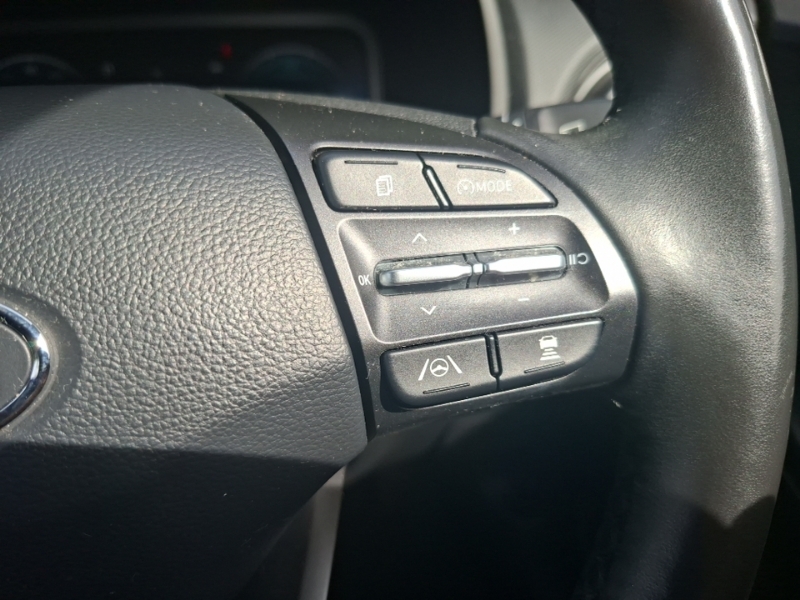 Hyundai Kona Premium White #13