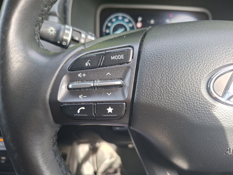 Hyundai Kona Premium White #12
