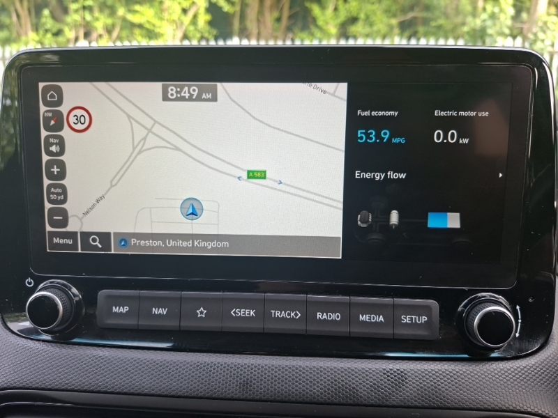 Hyundai Kona Premium White #10