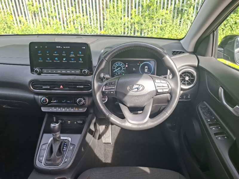Hyundai Kona Premium White #8