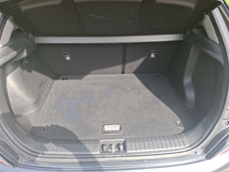 Hyundai Kona Premium White #18