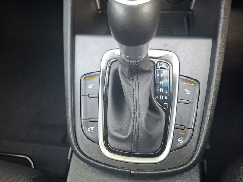 Hyundai Kona Premium White #15
