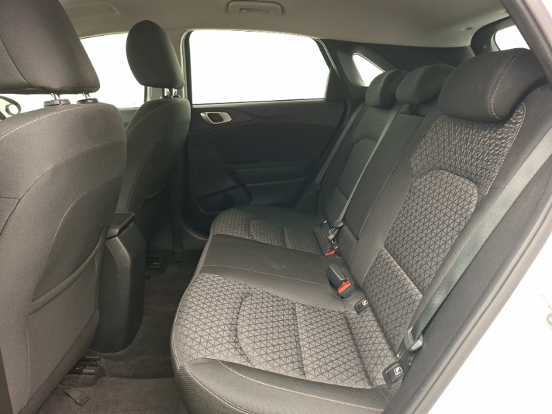 Kia Ceed 1.6 Crdi 48V Isg 2 White #6