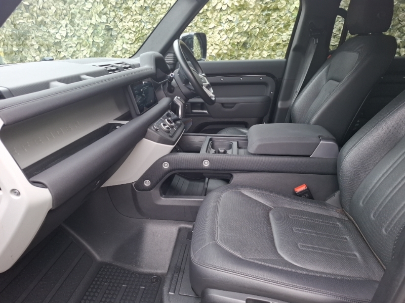 Land Rover Defender 110 3.0 D250 X-dynamic S 110 Black #4