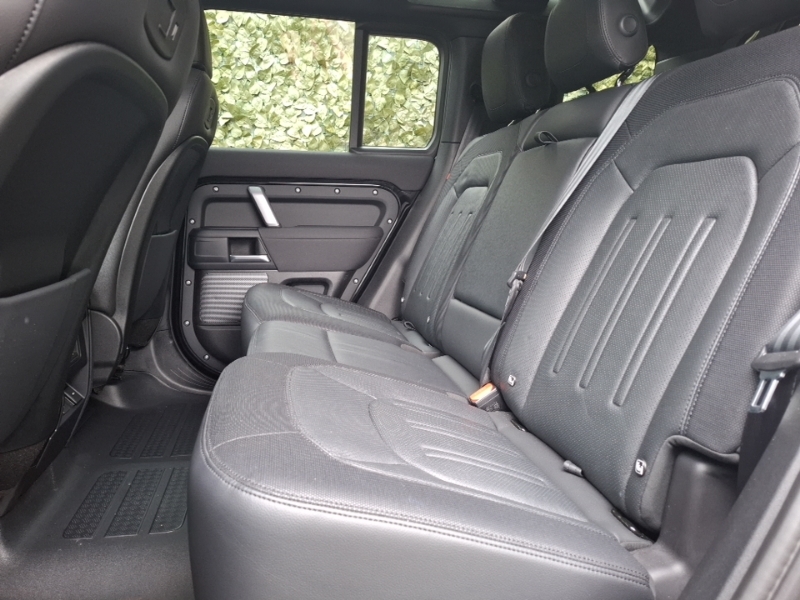Land Rover Defender 110 3.0 D250 X-dynamic S 110 Black #5