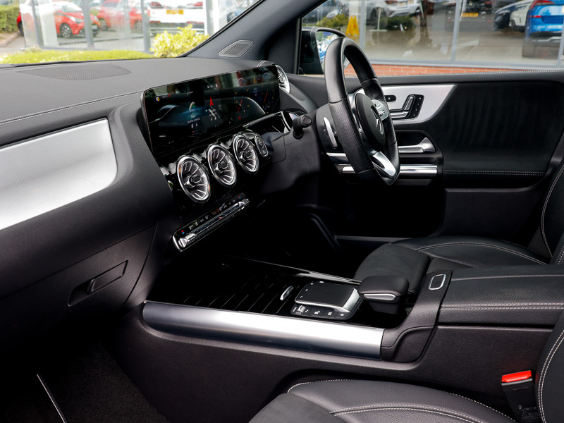 Mercedes-Benz B Class 1.3 B 200 Amg Line Premium Plus 161 Bhp White #18