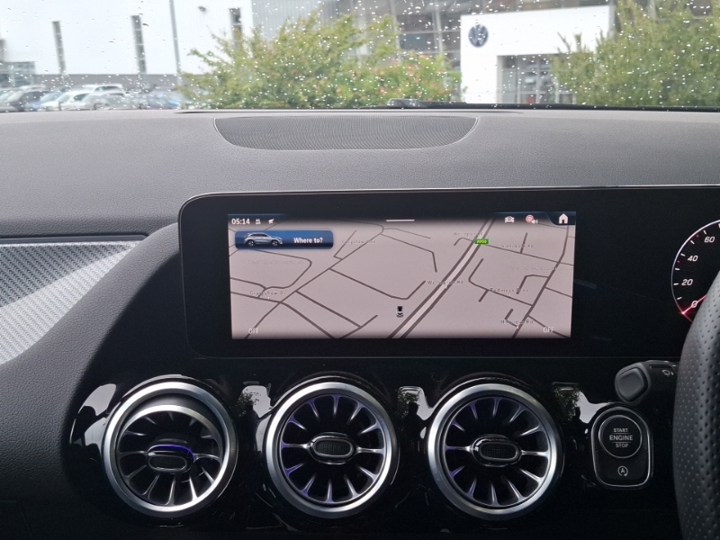 Mercedes-Benz GLA Class Gla 200 Amg Line Premium Black #10