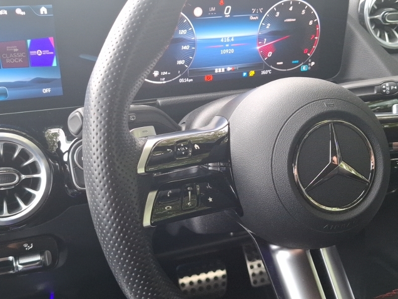 Mercedes-Benz GLA Class Gla 200 Amg Line Premium Black #13