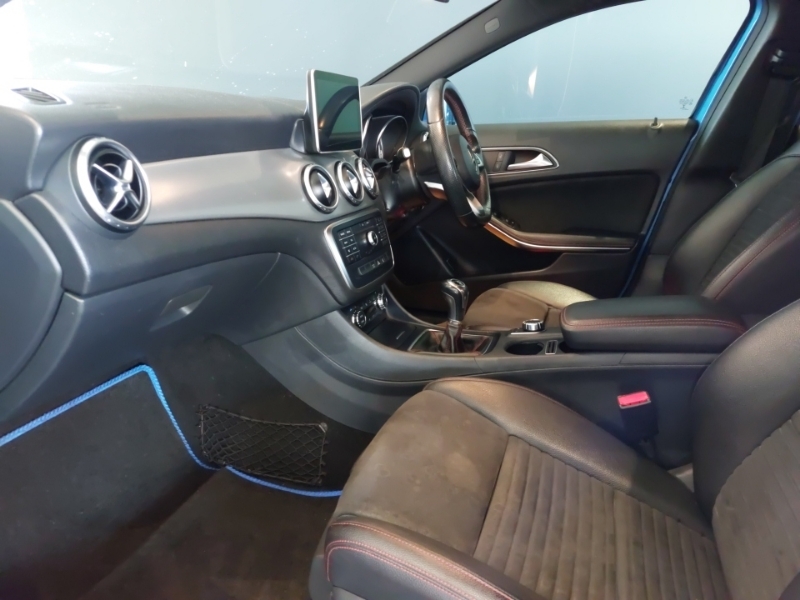 Mercedes-Benz GLA Class Gla 200D Amg Line Blue #5