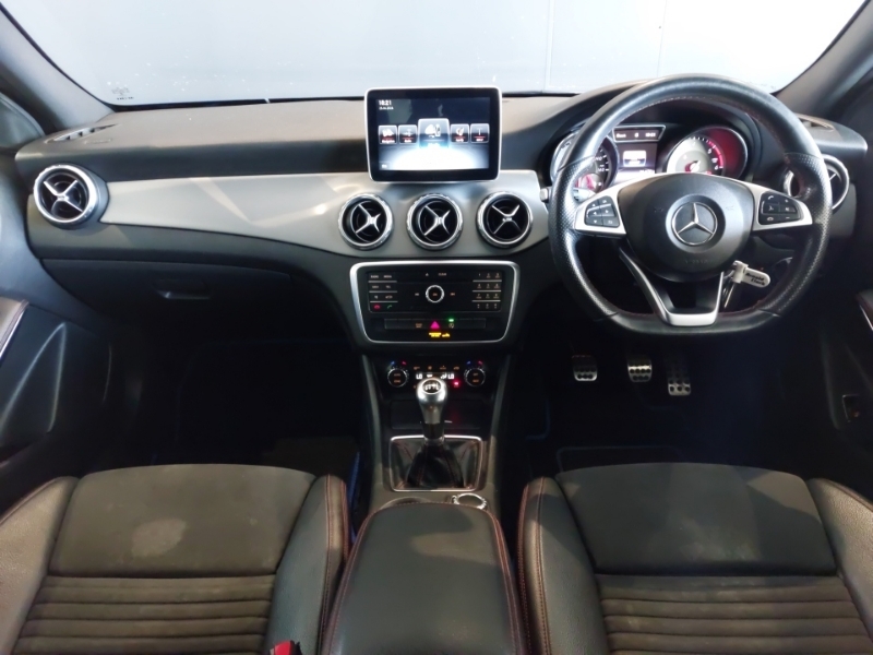 Mercedes-Benz GLA Class Gla 200D Amg Line Blue #3