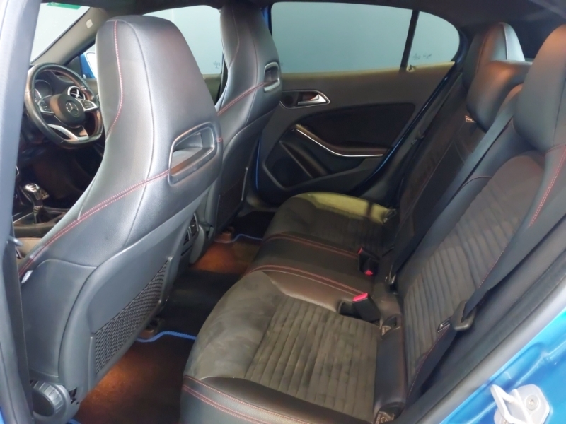 Mercedes-Benz GLA Class Gla 200D Amg Line Blue #6