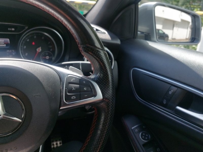 Mercedes-Benz GLA Class 200 Amg Line Premium Black #13