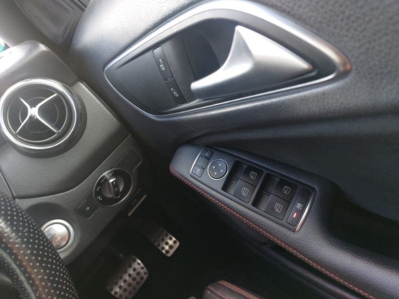 Mercedes-Benz GLA Class 200 Amg Line Premium Black #16