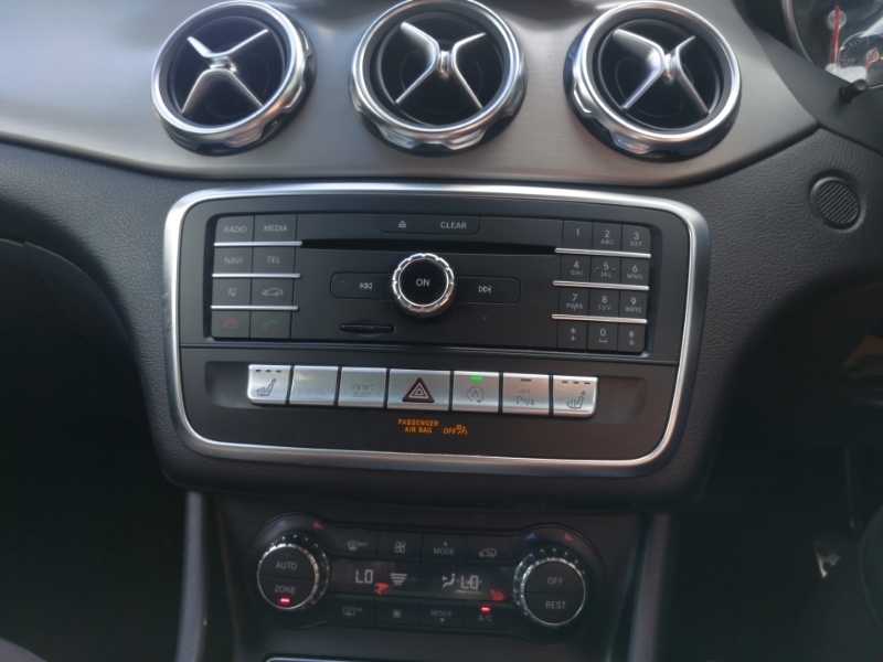 Mercedes-Benz GLA Class 200 Amg Line Premium Black #15