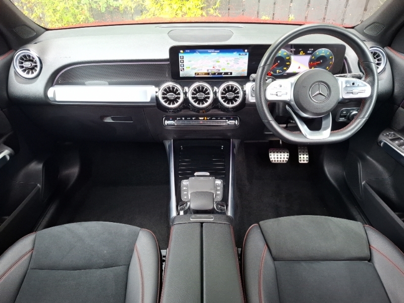 Mercedes-Benz GLB Class Glb 200 Amg Line Premium 7G-tronic Red #3