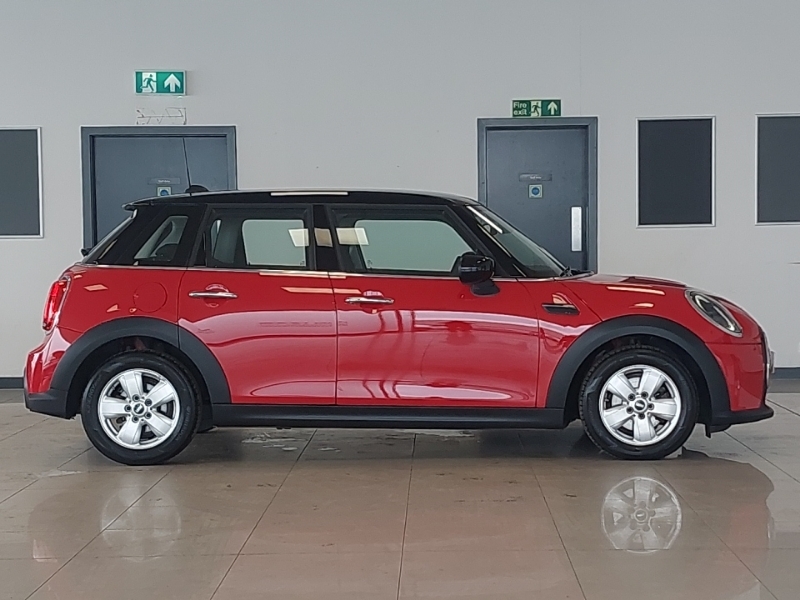 Mini Hatch 1.5 Cooper Classic Premium SE23WFF Red #3
