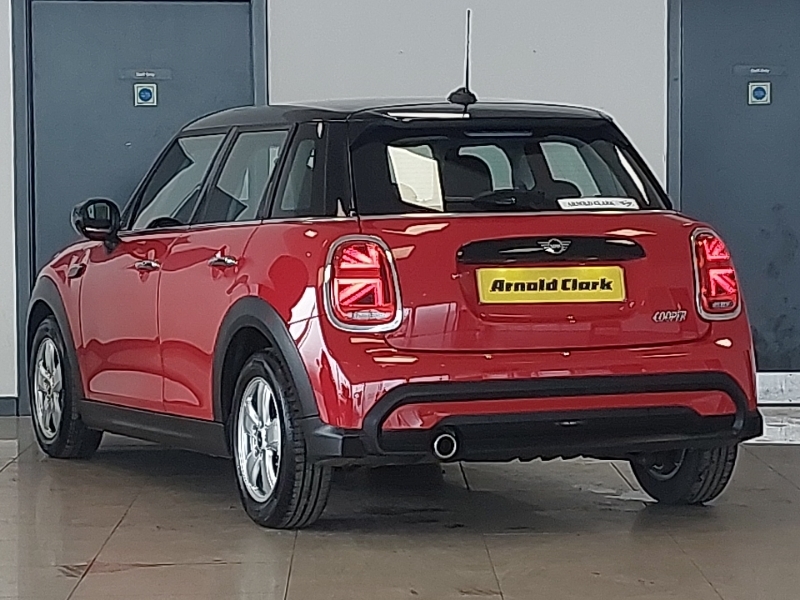 Mini Hatch 1.5 Cooper Classic Premium SE23WFF Red #2
