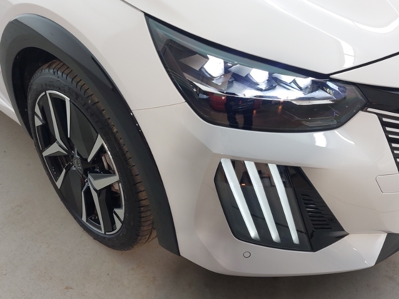 Peugeot 208 Allure White #9