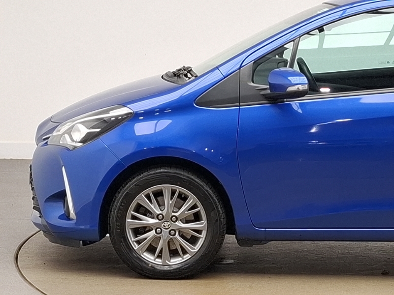 Toyota Yaris Design White #18