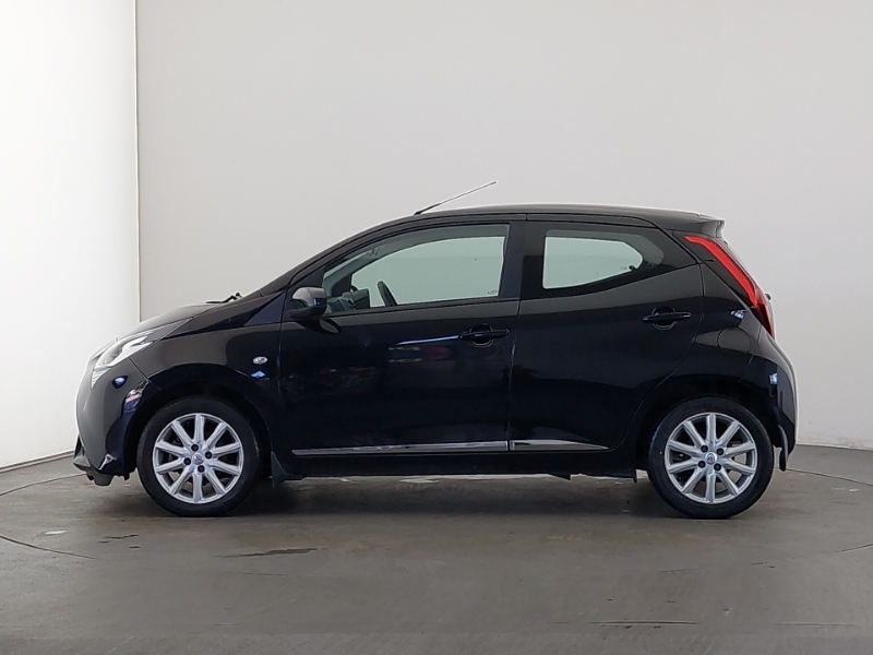 Toyota Aygo 1.0 Vvt-i X-play Tss X-shift Black #4