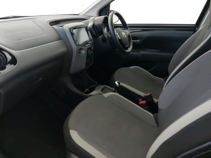 Toyota Aygo 1.0 Vvt-i X-play Tss X-shift Black #5