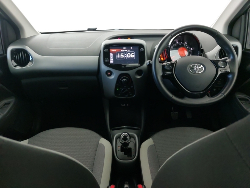 Toyota Aygo 1.0 Vvt-i X-play Tss X-shift Black #3