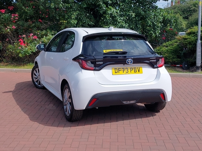 Toyota Yaris 1.5 Hybrid Icon Cvt DF73PBV White #2