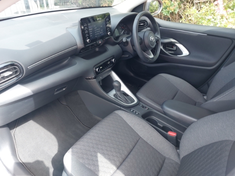 Toyota Yaris 1.5 Hybrid Icon Cvt DF73PBV White #5