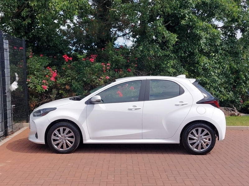 Toyota Yaris 1.5 Hybrid Icon Cvt DF73PBV White #4