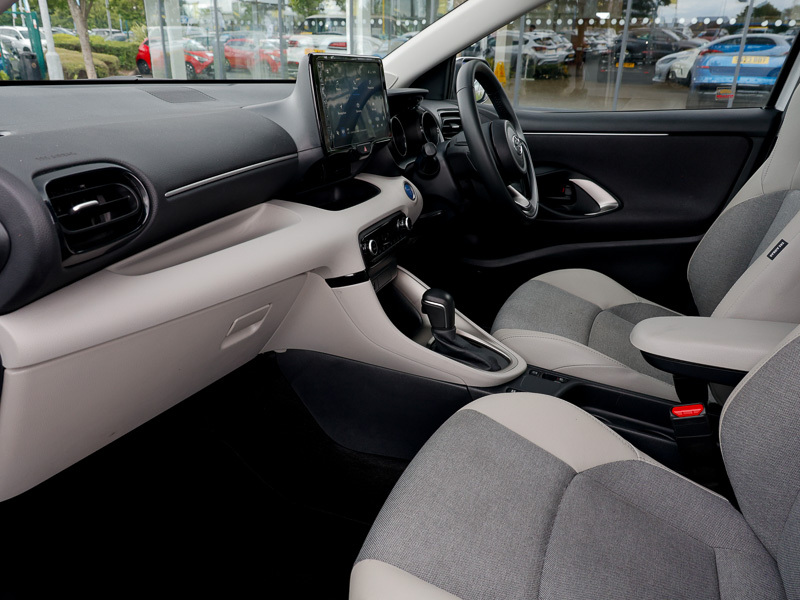 Toyota Yaris 1.5 Hybrid Excel Cvt SD23DFL White #5