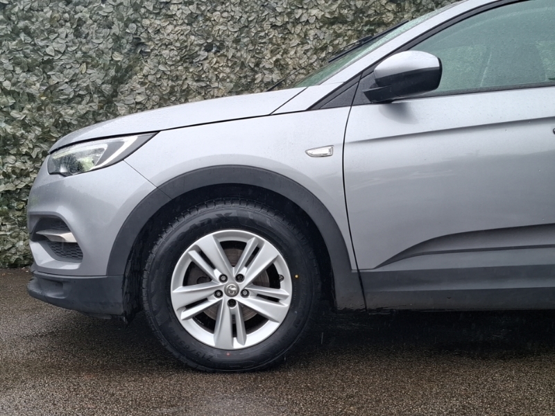 Vauxhall Grandland X Se Red #18