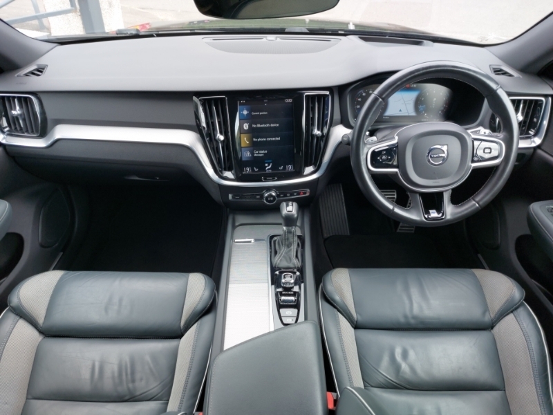 Volvo V60 2.0 T4 190 R Design Plus Black #3