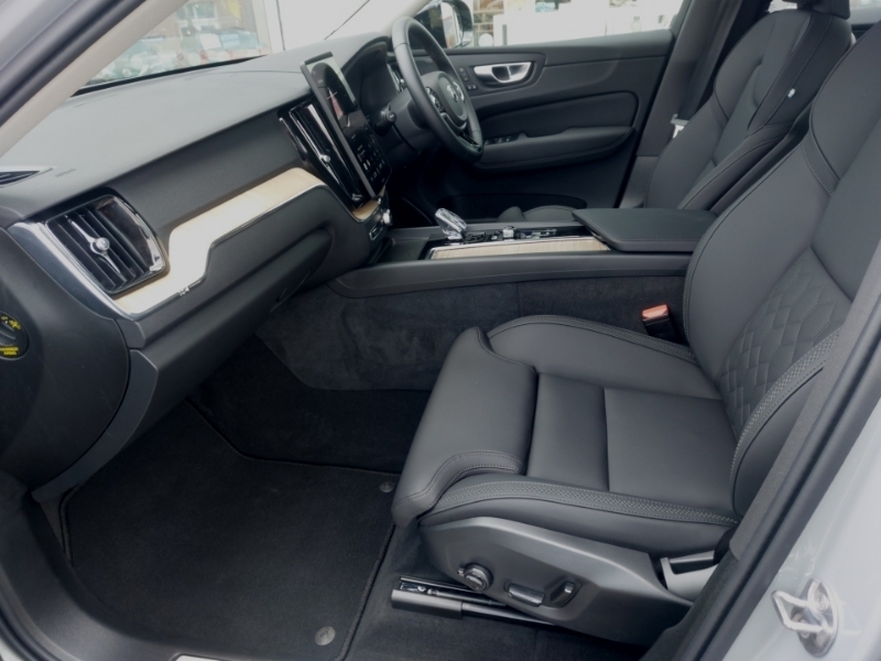 Volvo XC60 2.0 B5p Plus Dark Awd Geartronic Grey #5