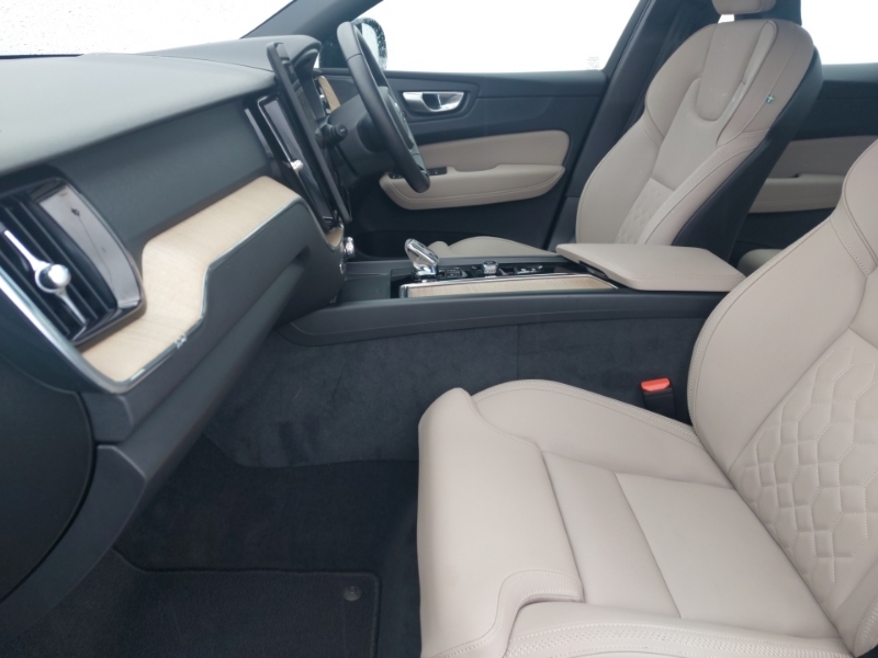 Volvo XC60 2.0 B5p Plus Dark Awd Geartronic SO25KFG Black #5