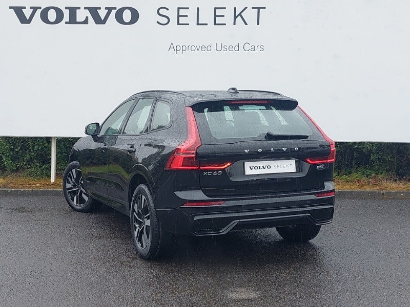 Volvo XC60 2.0 B5p Plus Dark Awd Geartronic SO25KFG Black #2