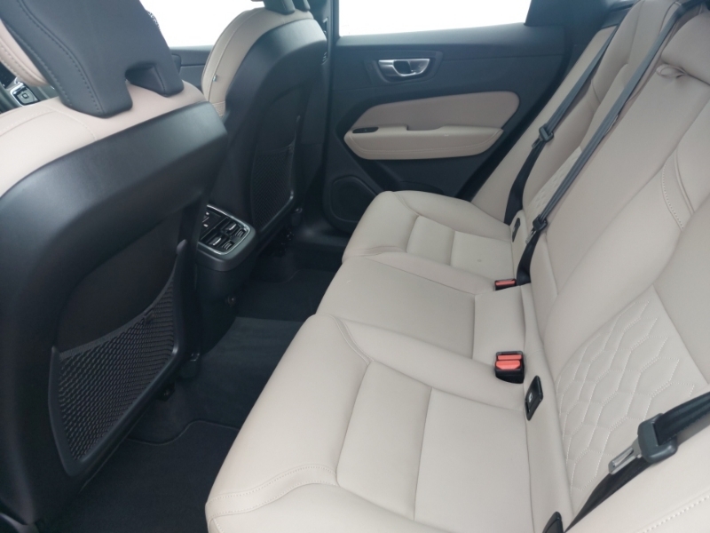 Volvo XC60 2.0 B5p Plus Dark Awd Geartronic SO25KFG Black #6