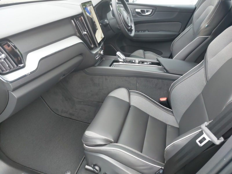 Volvo XC60 2.0 B5p Plus Black Edition Awd Geartronic SL26EYX Blue #3