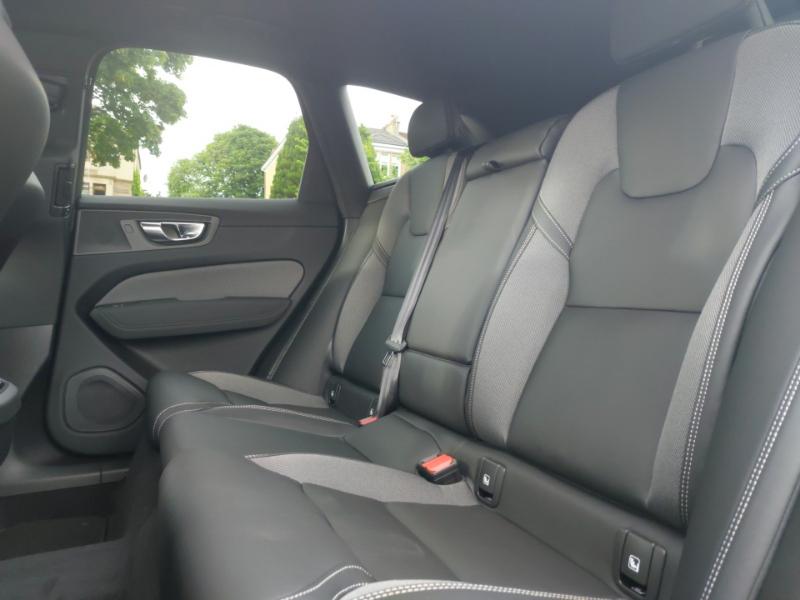 Volvo XC60 2.0 B5p Plus Black Edition Awd Geartronic Black #6