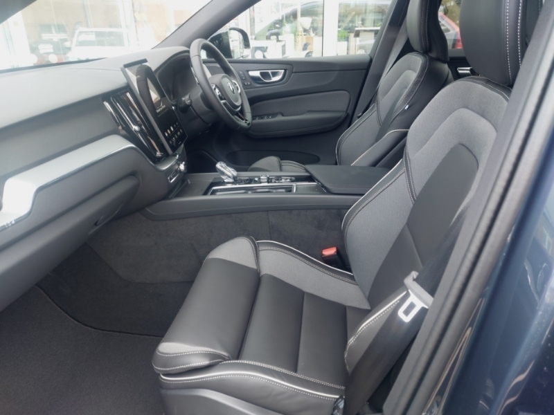 Volvo XC60 2.0 B5p Plus Black Edition Awd Geartronic Blue #5