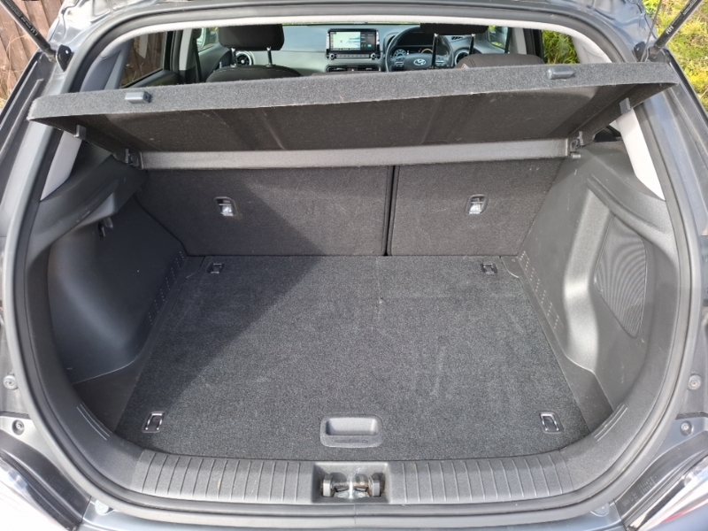 Hyundai Kona Premium Red #8
